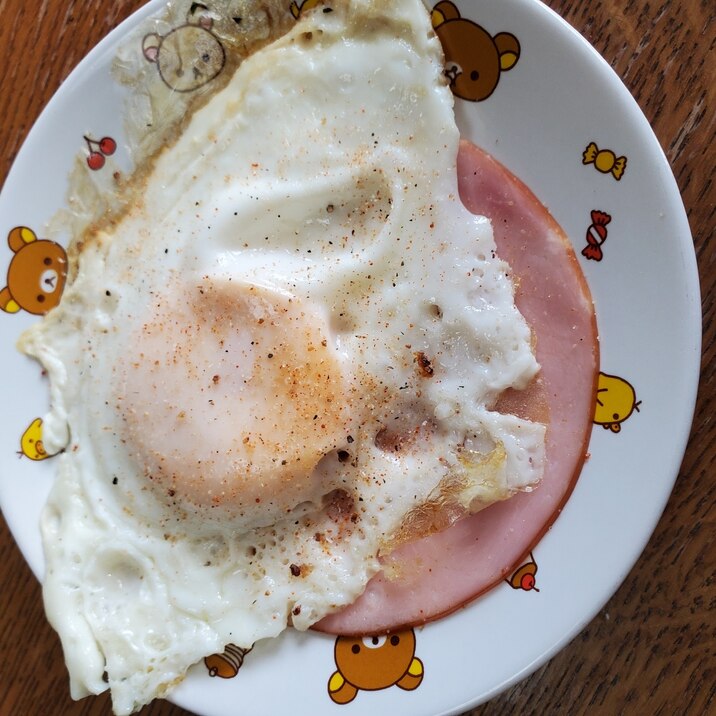 ステーキスパイスでハムエッグ